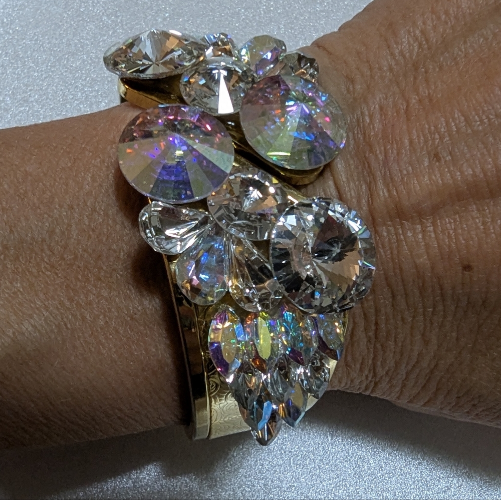 EVC LIKE NEW GOLD TONE & AB CRYSTAL GLASS BRACELET